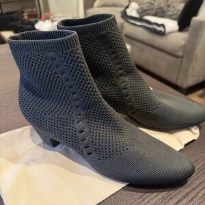 Eileen Fisher Gray knit kitten heel Boots (size 5)